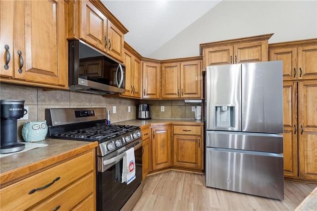 10220 N Lewis Avenue, Kansas City, MO 64157