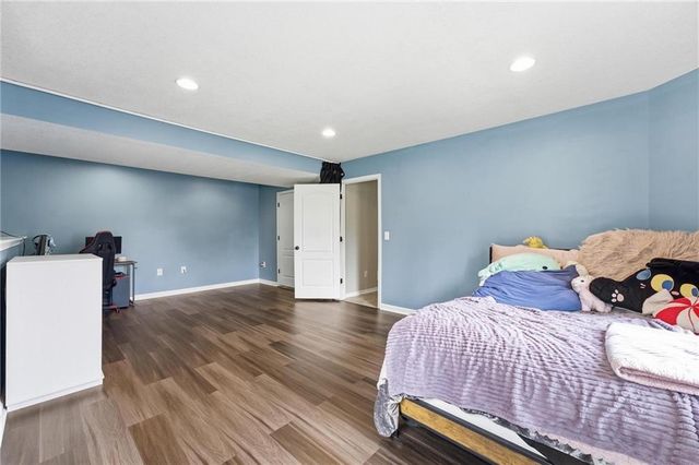 10220 N Lewis Avenue, Kansas City, MO 64157