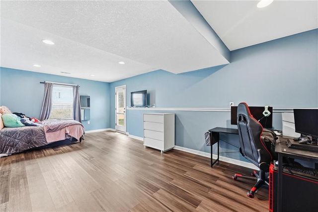 10220 N Lewis Avenue, Kansas City, MO 64157
