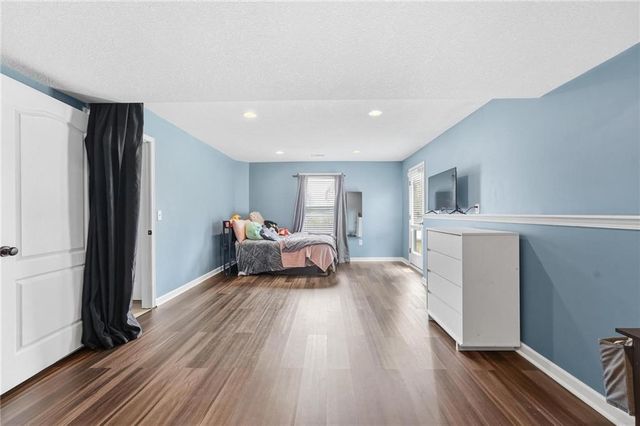 10220 N Lewis Avenue, Kansas City, MO 64157