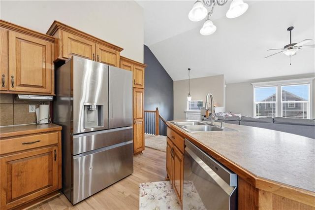 10220 N Lewis Avenue, Kansas City, MO 64157