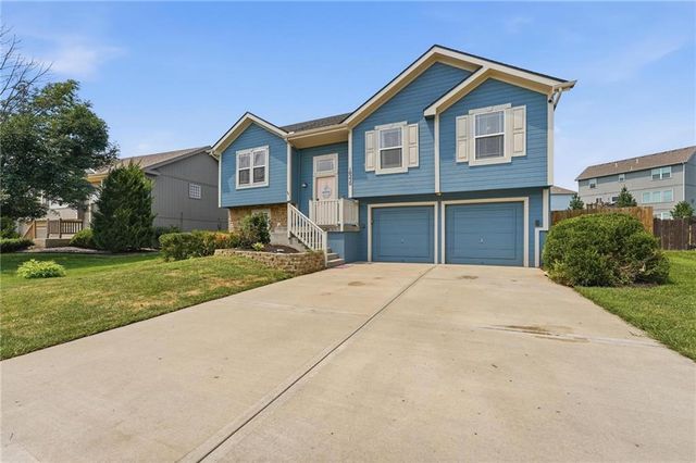 10220 N Lewis Avenue, Kansas City, MO 64157