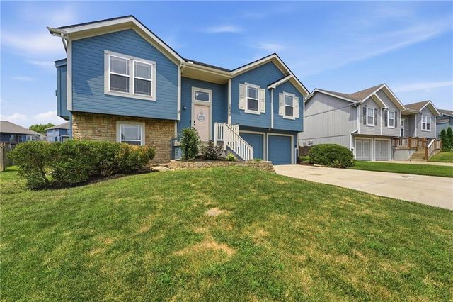 10220 N Lewis Avenue, Kansas City, MO 64157
