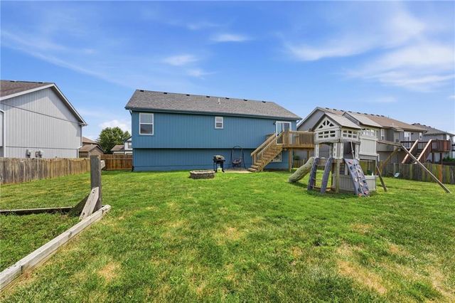 10220 N Lewis Avenue, Kansas City, MO 64157