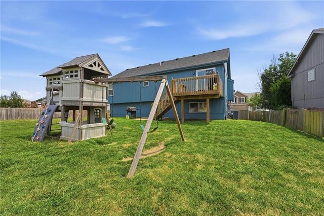 10220 N Lewis Avenue, Kansas City, MO 64157