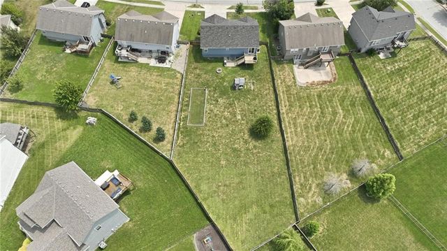 10220 N Lewis Avenue, Kansas City, MO 64157