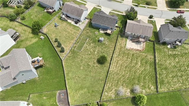 10220 N Lewis Avenue, Kansas City, MO 64157