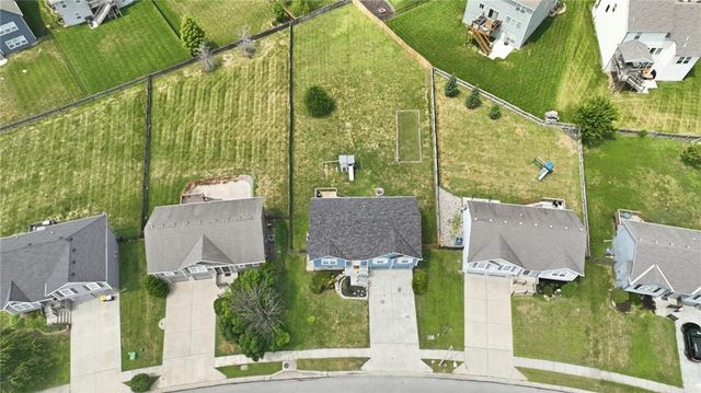 10220 N Lewis Avenue, Kansas City, MO 64157