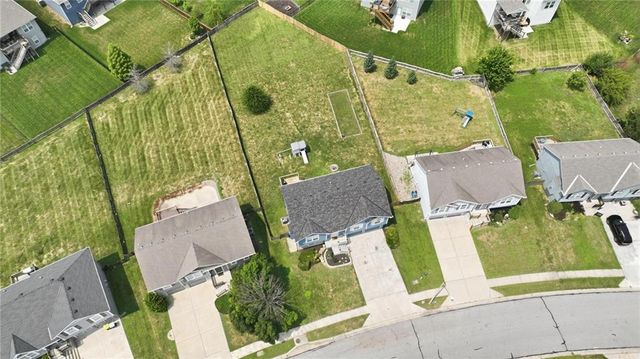 10220 N Lewis Avenue, Kansas City, MO 64157