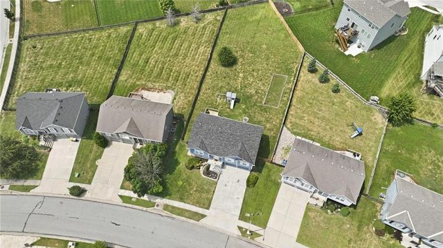 10220 N Lewis Avenue, Kansas City, MO 64157