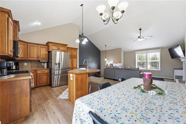 10220 N Lewis Avenue, Kansas City, MO 64157