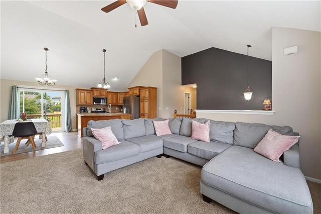 10220 N Lewis Avenue, Kansas City, MO 64157
