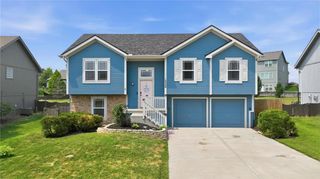 10220 N Lewis Avenue, Kansas City, MO 64157