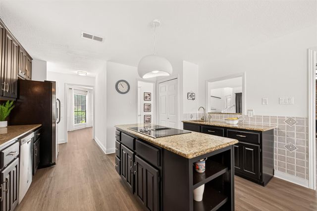 1627 N Hearthside Drive, Richmond, TX 77406