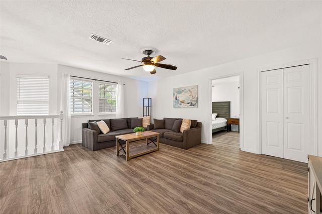 1627 N Hearthside Drive, Richmond, TX 77406