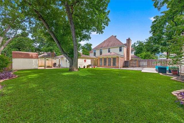 1627 N Hearthside Drive, Richmond, TX 77406