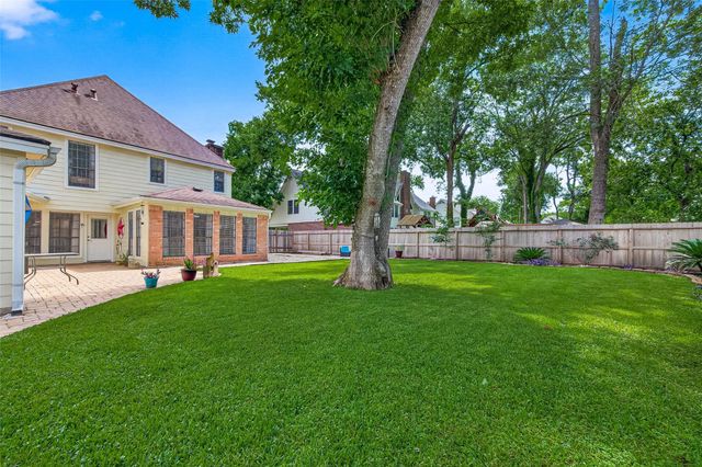 1627 N Hearthside Drive, Richmond, TX 77406