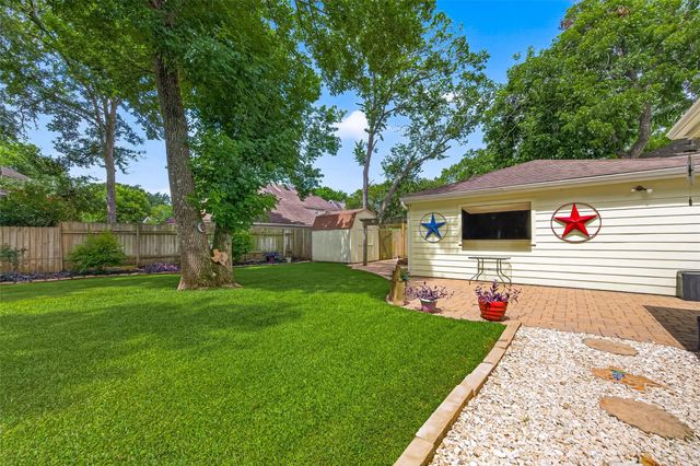 1627 N Hearthside Drive, Richmond, TX 77406