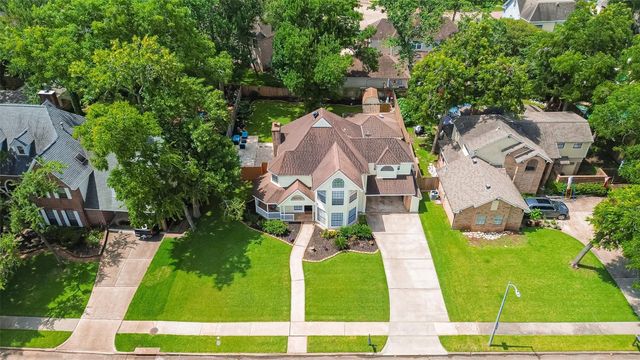 1627 N Hearthside Drive, Richmond, TX 77406
