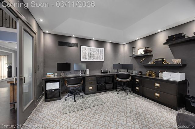 2392 Kingscross Drive, Shelby Charter Township, MI 48316