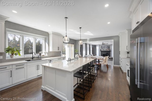 2392 Kingscross Drive, Shelby Charter Township, MI 48316