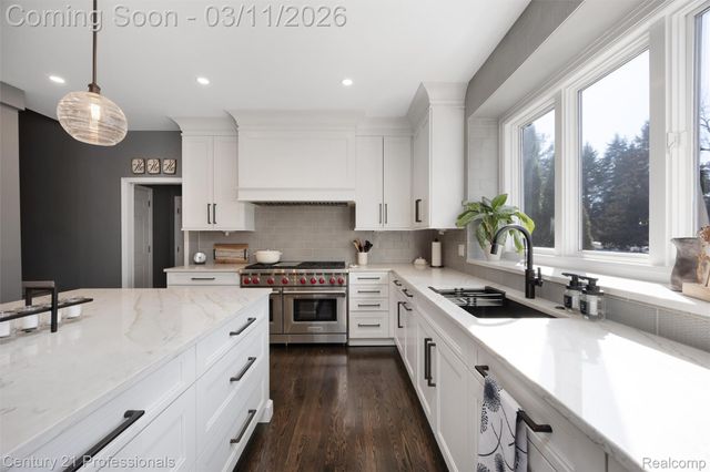 2392 Kingscross Drive, Shelby Charter Township, MI 48316