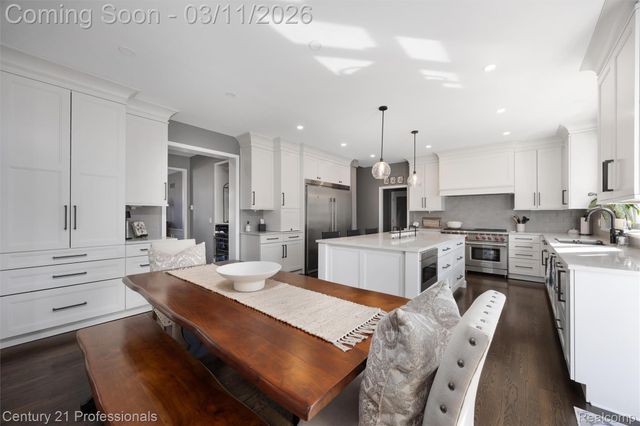 2392 Kingscross Drive, Shelby Charter Township, MI 48316