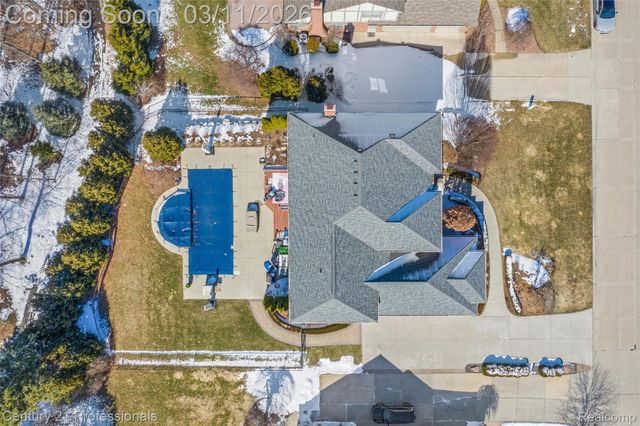 2392 Kingscross Drive, Shelby Charter Township, MI 48316