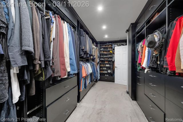 2392 Kingscross Drive, Shelby Charter Township, MI 48316