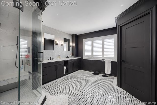 2392 Kingscross Drive, Shelby Charter Township, MI 48316