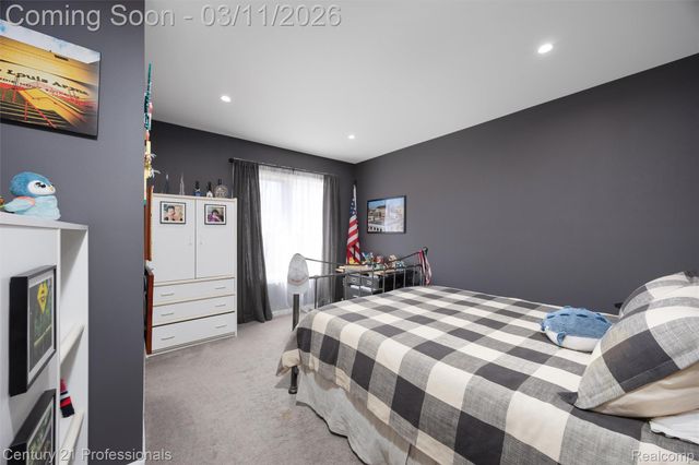 2392 Kingscross Drive, Shelby Charter Township, MI 48316