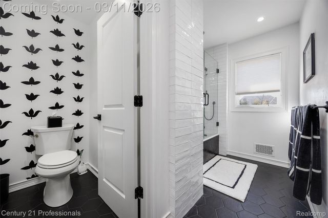 2392 Kingscross Drive, Shelby Charter Township, MI 48316