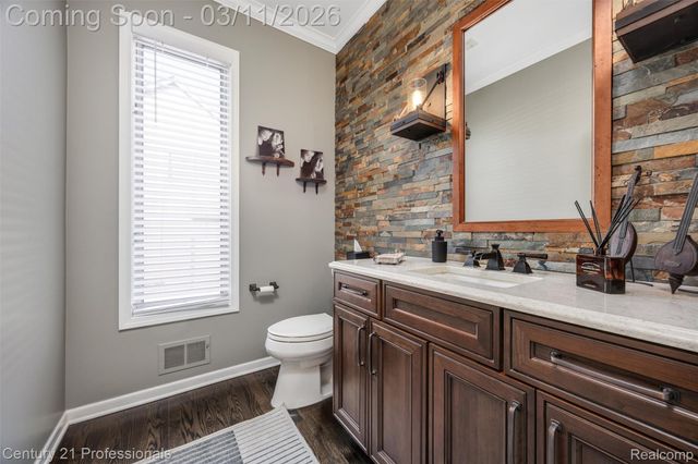 2392 Kingscross Drive, Shelby Charter Township, MI 48316