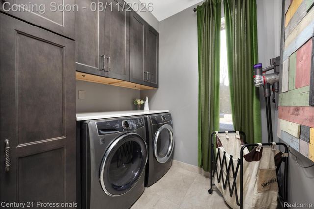 2392 Kingscross Drive, Shelby Charter Township, MI 48316