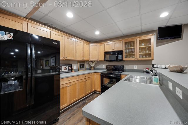 2392 Kingscross Drive, Shelby Charter Township, MI 48316