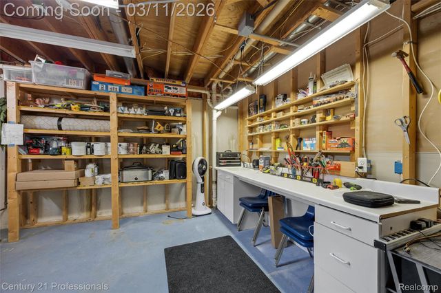 2392 Kingscross Drive, Shelby Charter Township, MI 48316