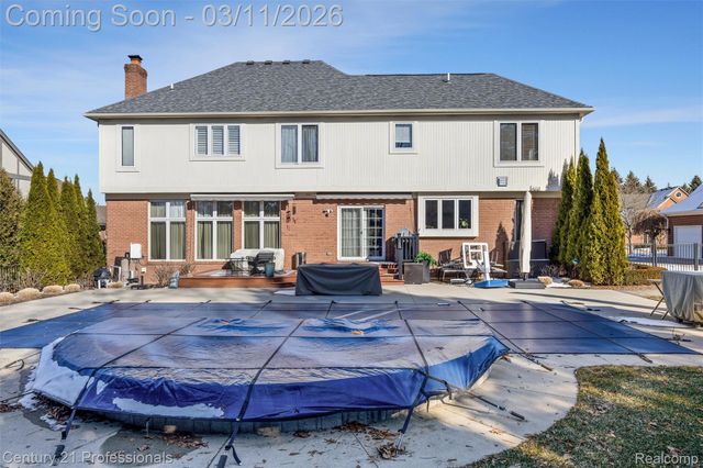 2392 Kingscross Drive, Shelby Charter Township, MI 48316