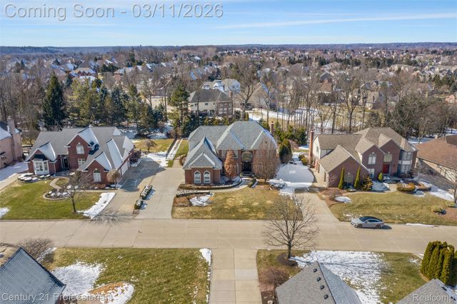 2392 Kingscross Drive, Shelby Charter Township, MI 48316