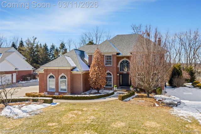2392 Kingscross Drive, Shelby Charter Township, MI 48316