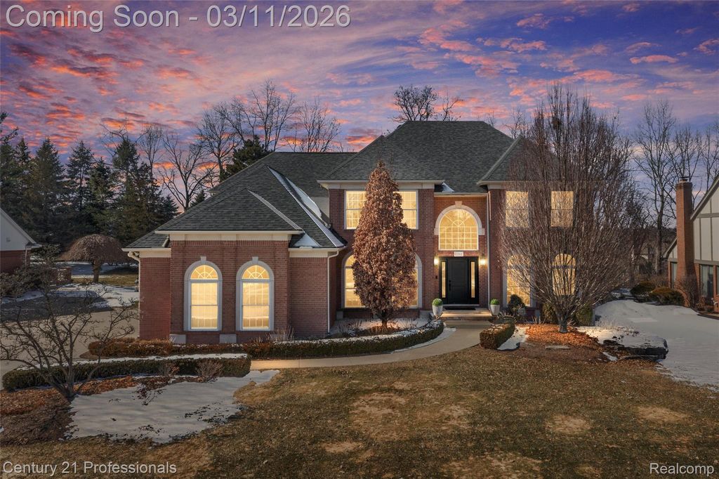 2392 Kingscross Drive, Shelby Charter Township, MI 48316