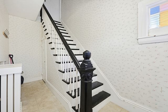 72 Dysart St, Quincy, MA 02169