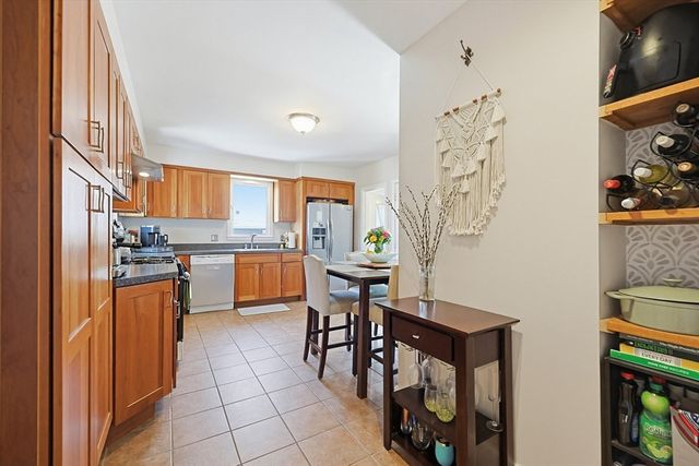 72 Dysart St, Quincy, MA 02169