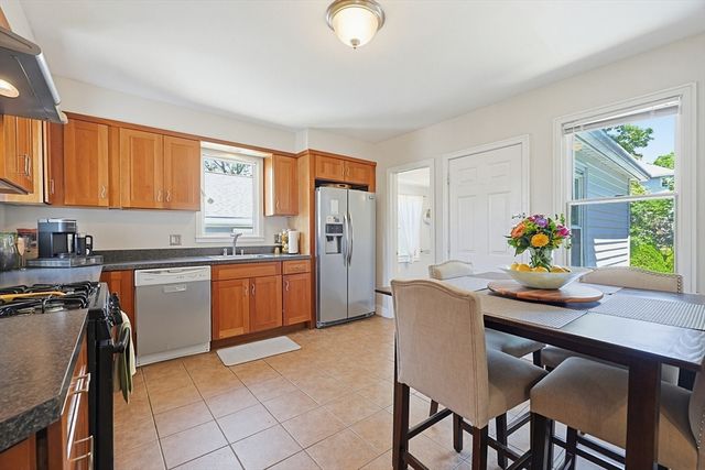 72 Dysart St, Quincy, MA 02169