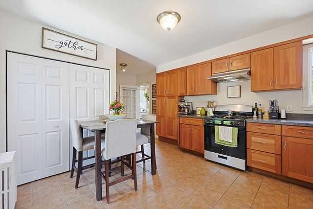 72 Dysart St, Quincy, MA 02169