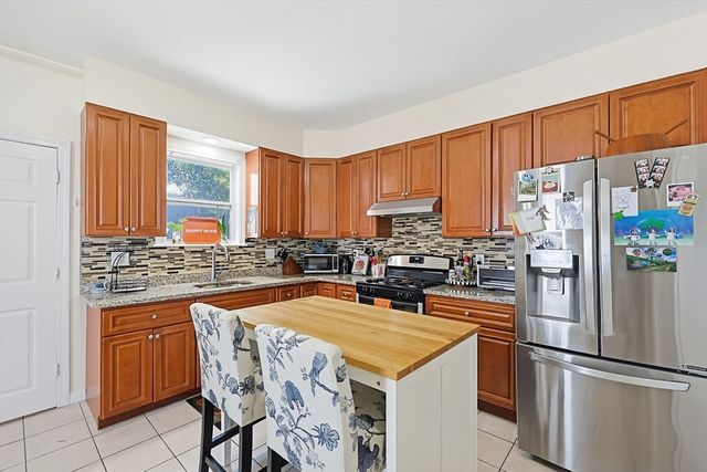 72 Dysart St, Quincy, MA 02169