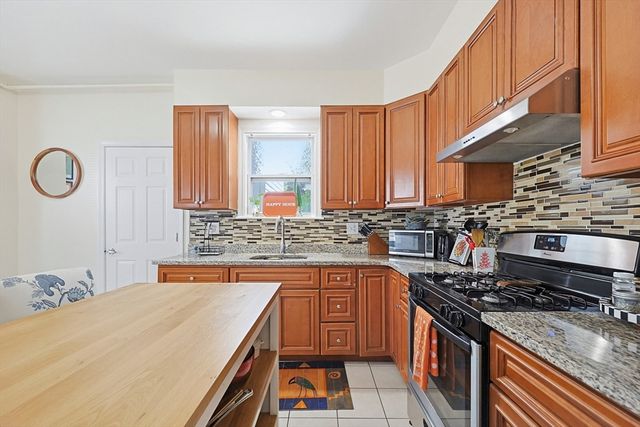 72 Dysart St, Quincy, MA 02169