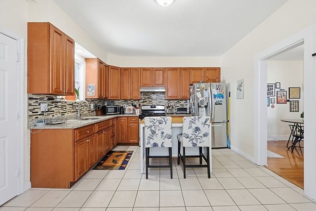 72 Dysart St, Quincy, MA 02169