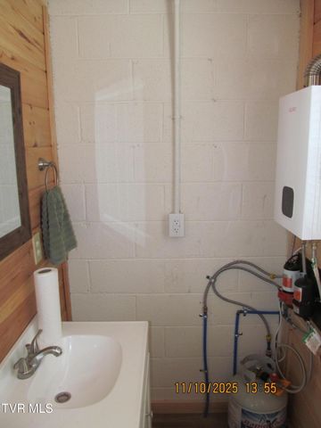 282 Siesta Lodge Drive, Coeburn, VA 24230