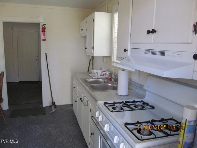 282 Siesta Lodge Drive, Coeburn, VA 24230