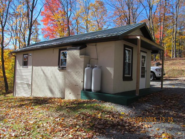 282 Siesta Lodge Drive, Coeburn, VA 24230